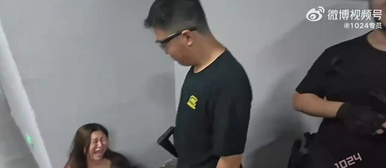 真人CS爆笑名场面！苏州男子一梭子打哭‘小仙女’