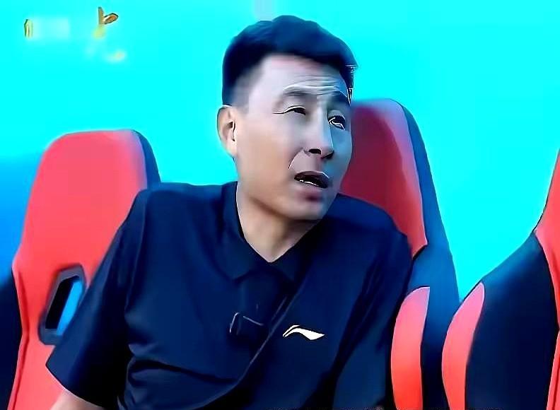国足遮羞布被撕！李玮峰怒曝
