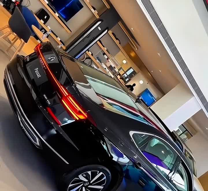 2025款大众帕萨特暴跌5.3万！14万落地买2.0T+7DCT