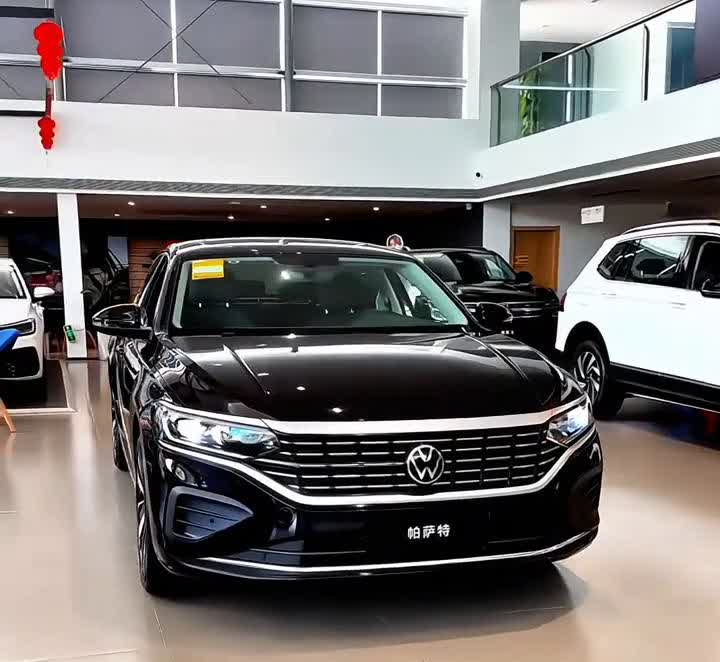 2025款大众帕萨特暴跌5.3万！14万落地买2.0T+7DCT