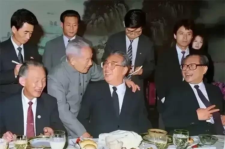 金日成与杜平中将